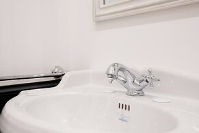 City Center- Modern and Bright apartment