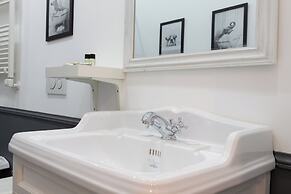 City Center- Modern and Bright apartment