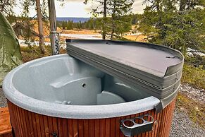 Modern Mountain Cabin - Outdoor Hot Tub - 8 Beds