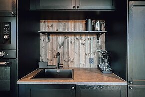 Modern Mountain Cabin - Outdoor Hot Tub - 8 Beds