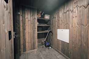 Modern Mountain Cabin - Outdoor Hot Tub - 8 Beds