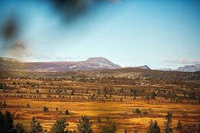 Modern Mountain Cabin - Outdoor Hot Tub - 8 Beds
