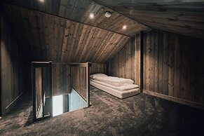 Modern Mountain Cabin - Outdoor Hot Tub - 8 Beds