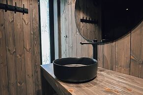 Modern Mountain Cabin - Outdoor Hot Tub - 8 Beds