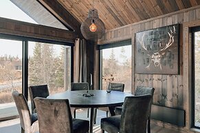 Modern Mountain Cabin - Outdoor Hot Tub - 8 Beds