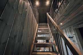 Modern Mountain Cabin - Outdoor Hot Tub - 8 Beds