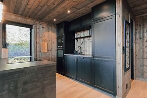 Modern Mountain Cabin - Outdoor Hot Tub - 8 Beds