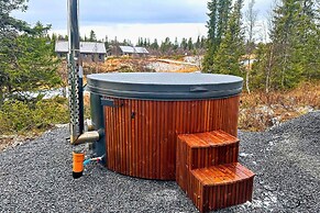 Modern Mountain Cabin - Outdoor Hot Tub - 8 Beds