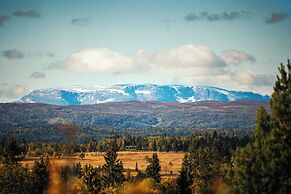 Modern Mountain Cabin - Outdoor Hot Tub - 8 Beds