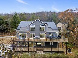 Van Kirk Cove 6 BDR Stunner!