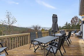 Van Kirk Cove 6 BDR Stunner!