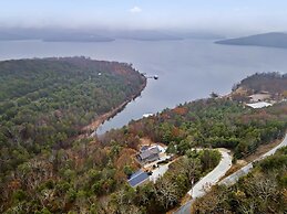 Van Kirk Cove 6 BDR Stunner!