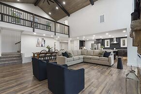 Van Kirk Cove 6 BDR Stunner!