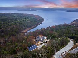 Van Kirk Cove 6 BDR Stunner!