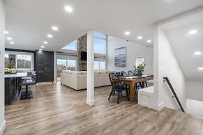 Van Kirk Cove 6 BDR Stunner!