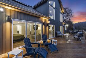 Van Kirk Cove 6 BDR Stunner!