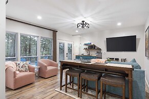 Van Kirk Cove 6 BDR Stunner!