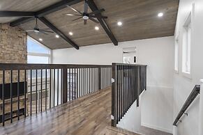 Van Kirk Cove 6 BDR Stunner!