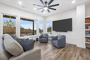 Van Kirk Cove 6 BDR Stunner!