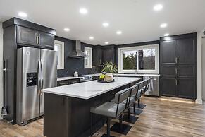 Van Kirk Cove 6 BDR Stunner!