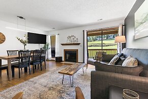 Tee Time on Turnberry Surrounded by the Shore of Lake Taneycomo