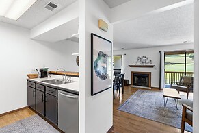 Tee Time on Turnberry Surrounded by the Shore of Lake Taneycomo