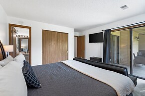 Tee Time on Turnberry Surrounded by the Shore of Lake Taneycomo