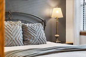 Tee Time on Turnberry Surrounded by the Shore of Lake Taneycomo