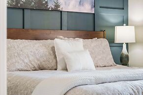 Water's Edge & Golf Course View