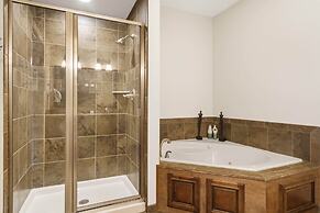 Branson Hills Getaway Sleeps 6