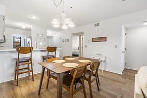 Royal Ridge Modern Condo for 4