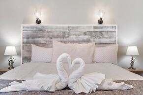 Ozark Escape at the Pointe - Epic Nature