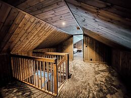 Modern Mountain Cabin - Sauna - 5 Bedrooms - Sleeps for 10