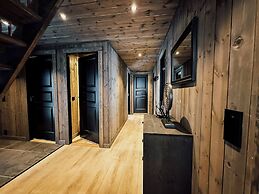 Modern Mountain Cabin - Sauna - 5 Bedrooms - Sleeps for 10