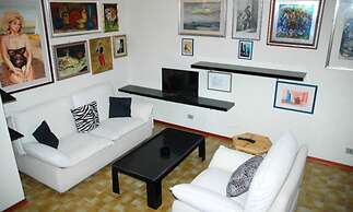 Cozy Apartment With Pool Near the sea