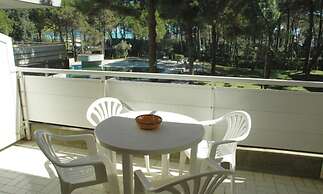 Cozy Apartment With Pool Near the sea