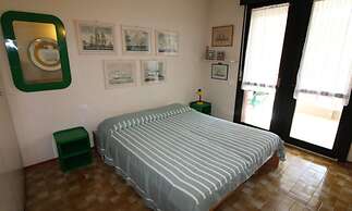 Cozy Apartment With Pool Near the sea