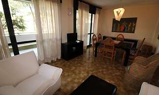 Cozy Apartment With Pool Near the sea