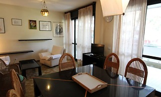 Cozy Apartment With Pool Near the sea