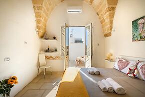 Elegant Palace With Whirlpools