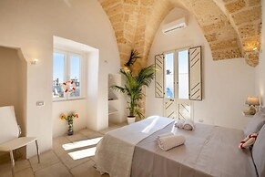Elegant Palace With Whirlpools
