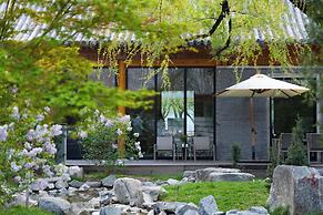 Xiaotang Yipiao Siheyuan Hot Spring Hotel & Resorts