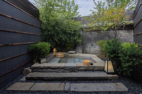 Xiaotang Yipiao Siheyuan Hot Spring Hotel & Resorts