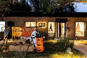 Xiaotang Yipiao Siheyuan Hot Spring Hotel & Resorts