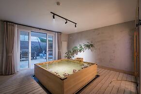 Xiaotang Yipiao Siheyuan Hot Spring Hotel & Resorts