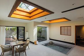 Xiaotang Yipiao Siheyuan Hot Spring Hotel & Resorts