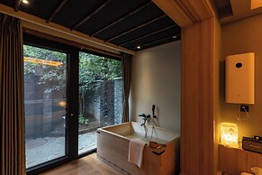 Xiaotang Yipiao Siheyuan Hot Spring Hotel & Resorts