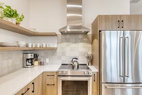 1216 Skyline Ranch 200 Private Hot Tub w View Premier Downtown Locatio