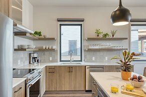 1216 Skyline Ranch 200 Downtown Location Private Hot Tub Mins to Old B