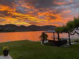 Skaha Lakefront Inn
